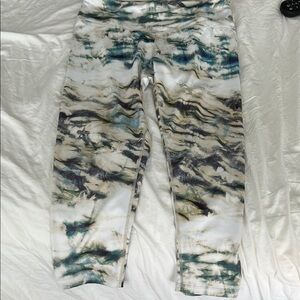 APANA cropped legging with Unique Color Pattern